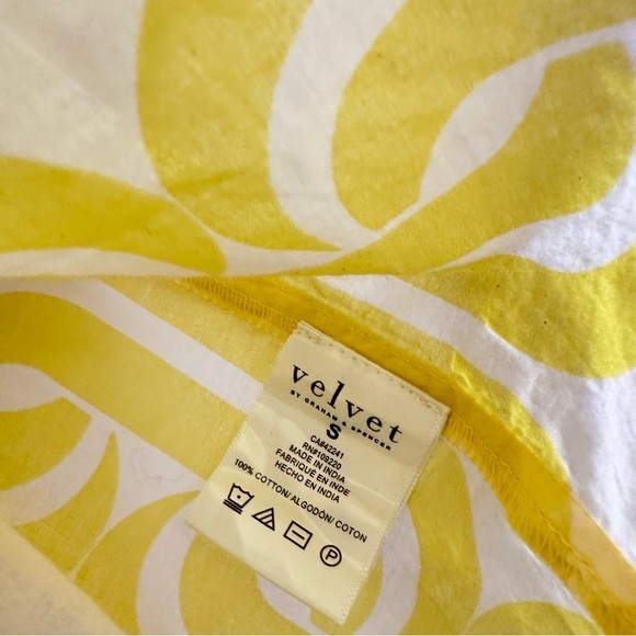 VELVET by GHARAM & SPENCER Printed V-Neck Blouse - Picture 6 of 8